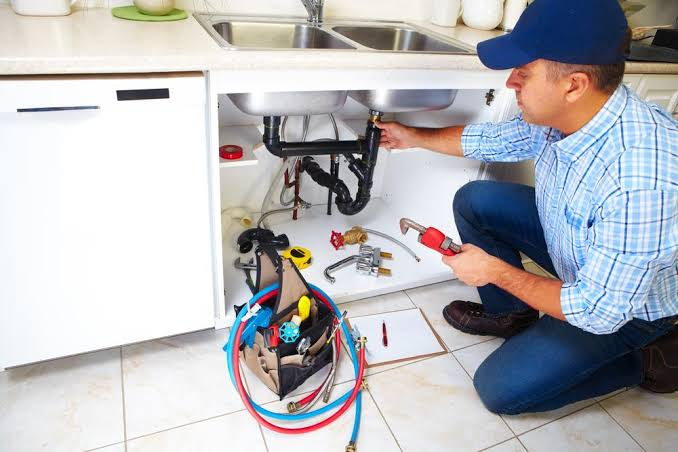Desentupimento de Pia e Cozinha - técnico da P.A em ação